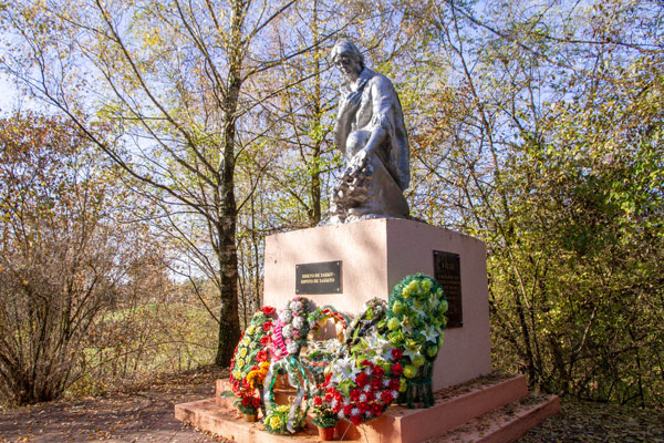 The monument to a grieving mother